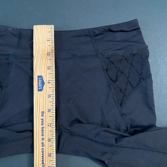 Black Pyramid Mesh Workout Capri Leggings - Women, size S/M stretch - Picture 4 of 11
